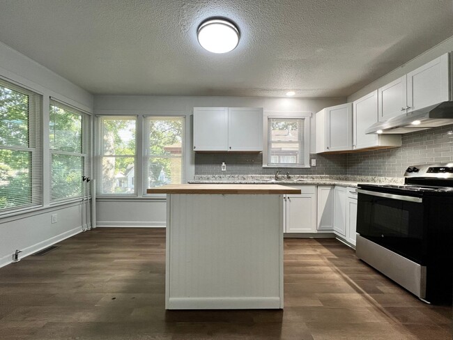 Building Photo - Cozy 3-Bedroom House on Linwood Ave.