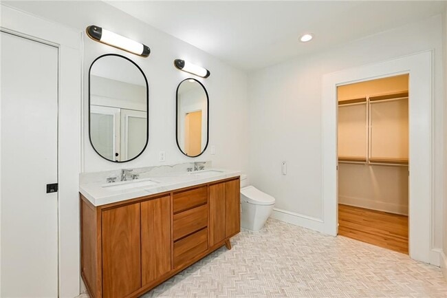 Building Photo - 2134 Delano Dr NE