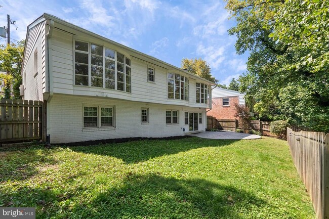 Building Photo - 2741 S Grove St