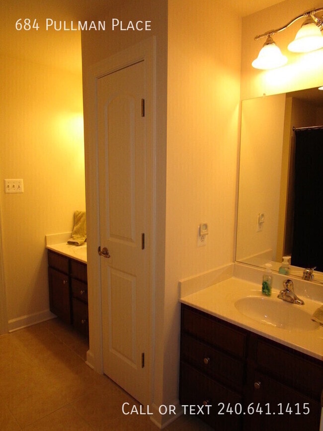 Building Photo - 684 Pullman Pl