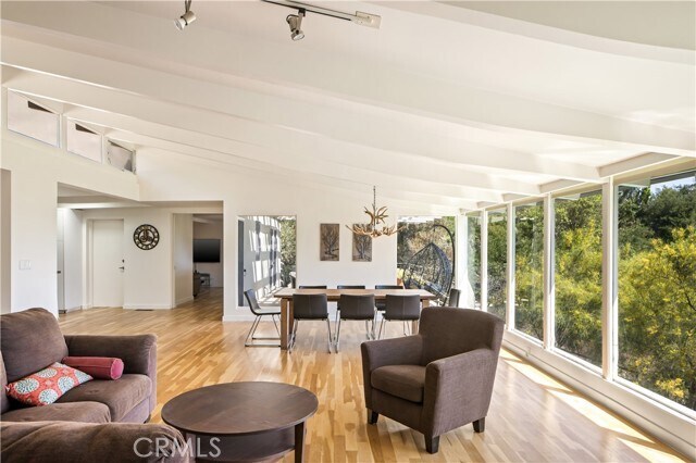 Building Photo - 2870 Benedict Canyon Drive