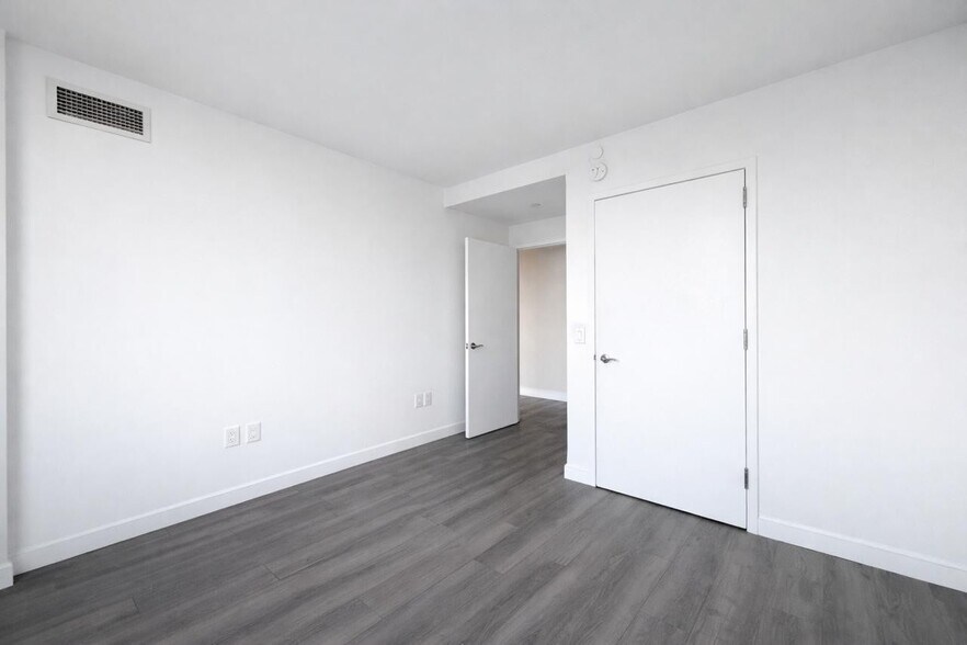 Building Photo - 1524 Sheepshead Bay Rd