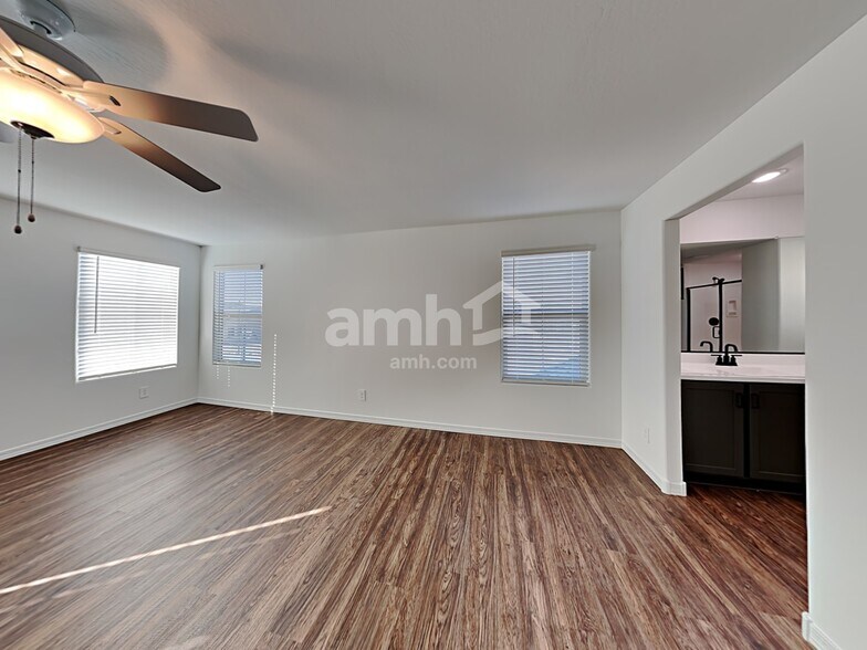 Building Photo - 795 S 150th Dr
