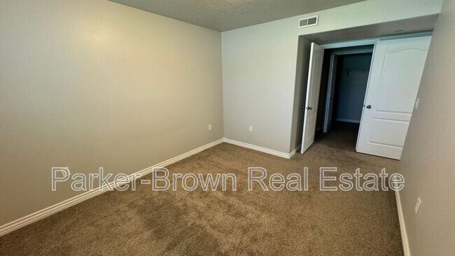 Building Photo - 1249 W 110 N