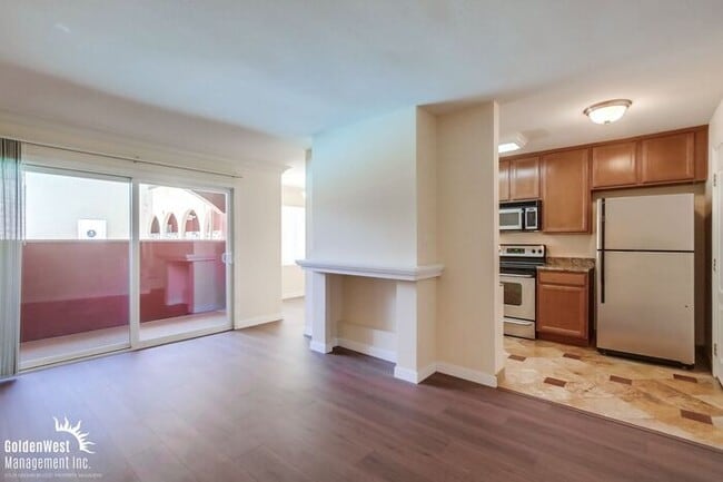 Building Photo - Charming 1Bdm 1Ba Coastal Condo in Pacific Beach!