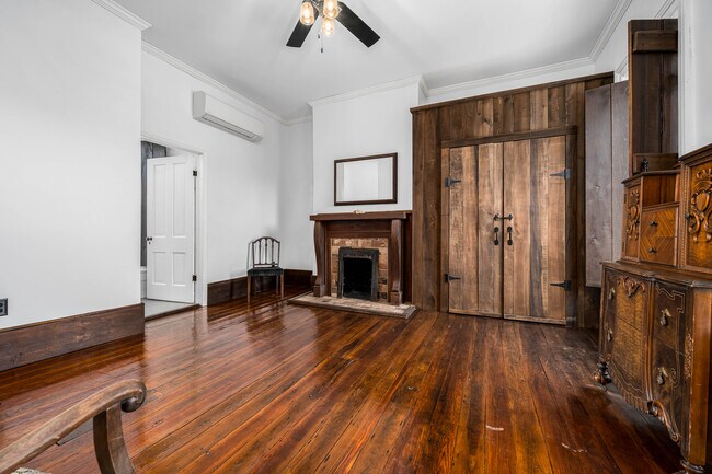 Building Photo - 120 S Cherokee St