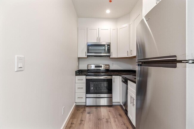 Building Photo - 905 Capp St