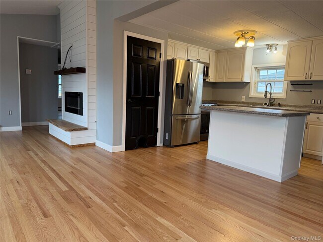 Building Photo - 101 Rosevale Ave