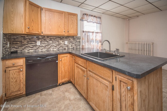 Building Photo - 1827-1829 Main St