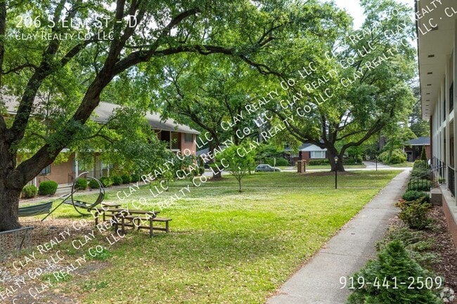 Building Photo - 206 S Elm St