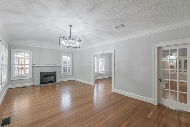 Building Photo - WONDERFUL BERKELEY LOCATION!  Immaculate One Story Craftsman!