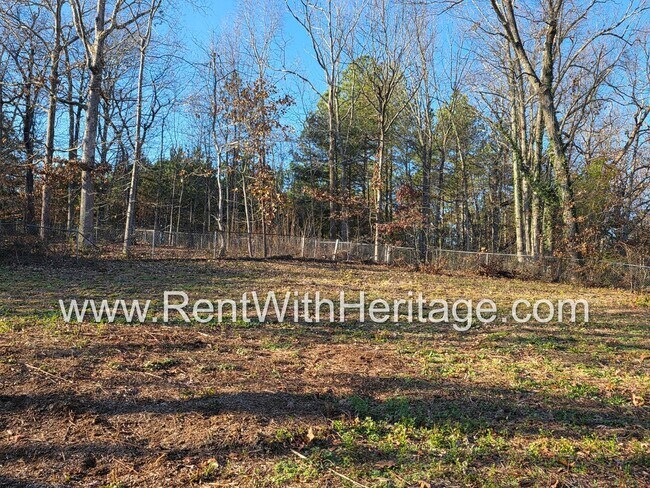 Building Photo - Georgous 3 Bedroom, 2 Bath home with lots of upgrades