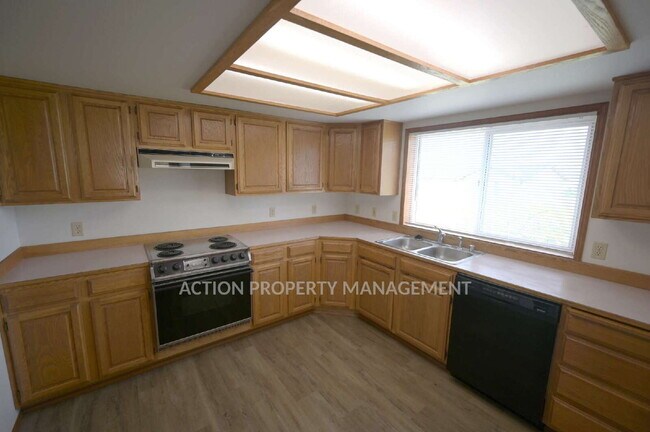 Building Photo - 3 bed 2 bath, 2 car garage in Sequim