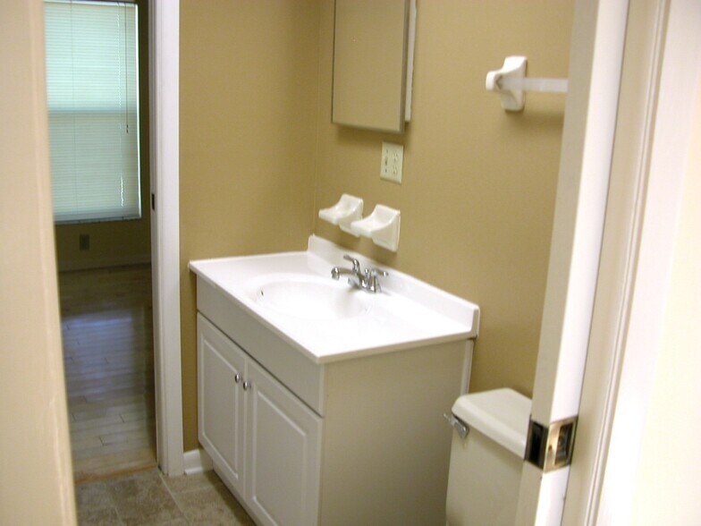 Building Photo - 110 N Tampania Ave