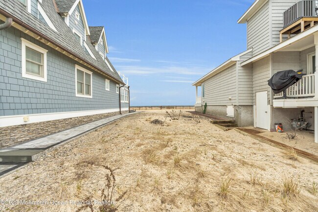 Building Photo - 262 1st Ave