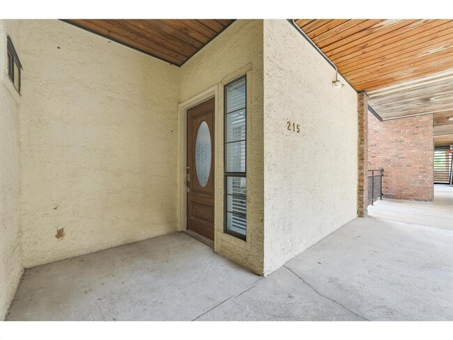 Building Photo - 3001 Cedar St