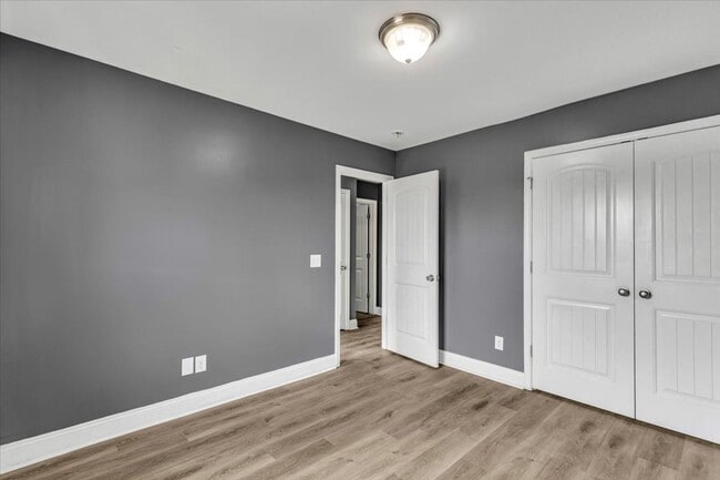 Building Photo - Richmond Hill- 3Br, 2 1/2 Bath Townhome