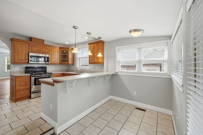 Building Photo - Sylvan Park Charm