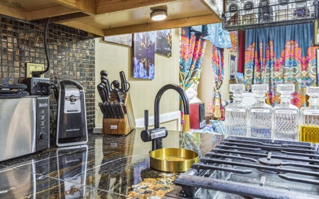 Building Photo - Fully Furnished Luxury Home with Solar