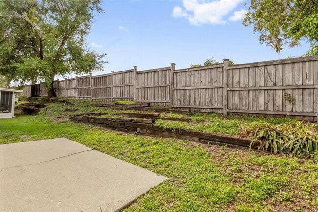 Building Photo - 350 Lakebreeze Cir