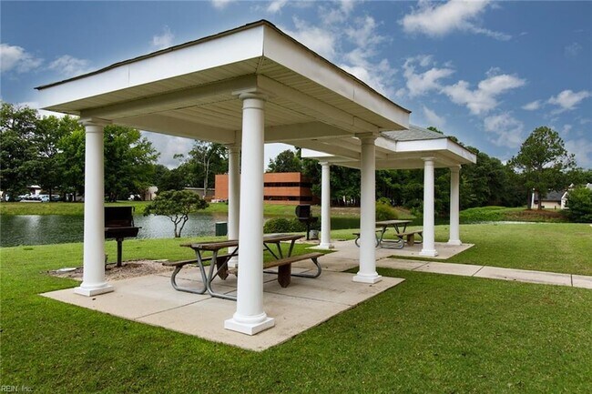 Building Photo - 670 Town Center Dr