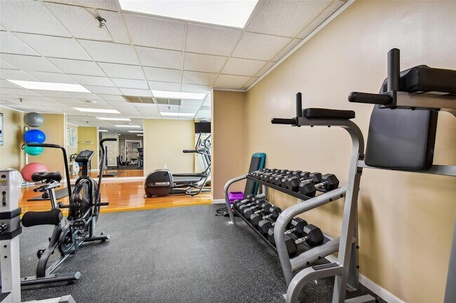 Building Photo - 7050 Sunset Dr S