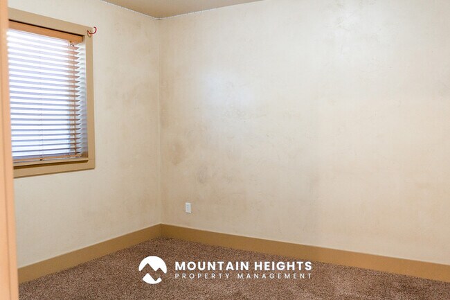 Building Photo - 4071 S Sandpiper Ln