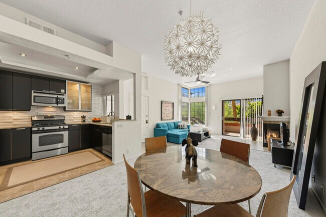 Building Photo - 2601 S Broadmoor Dr