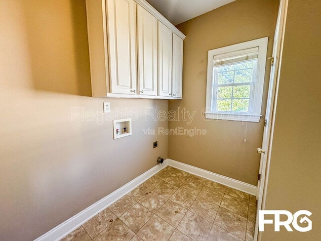 Building Photo - 2426 Pinetops Dr