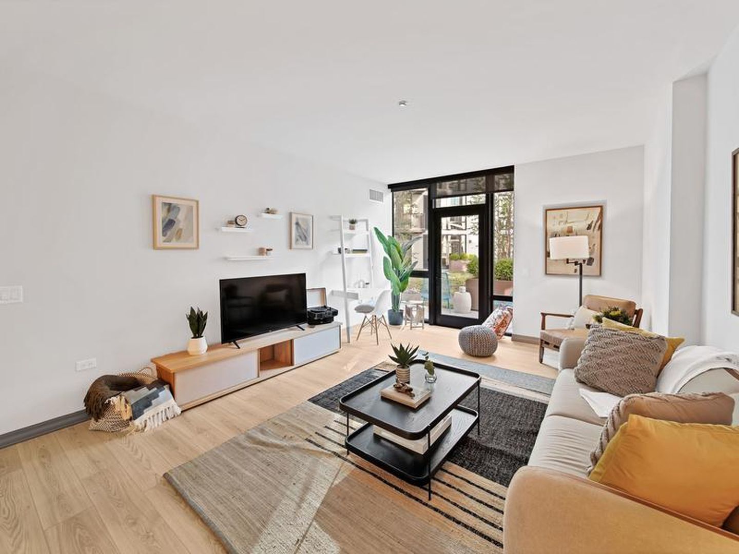 Building Photo - 2141 N Elston Ave