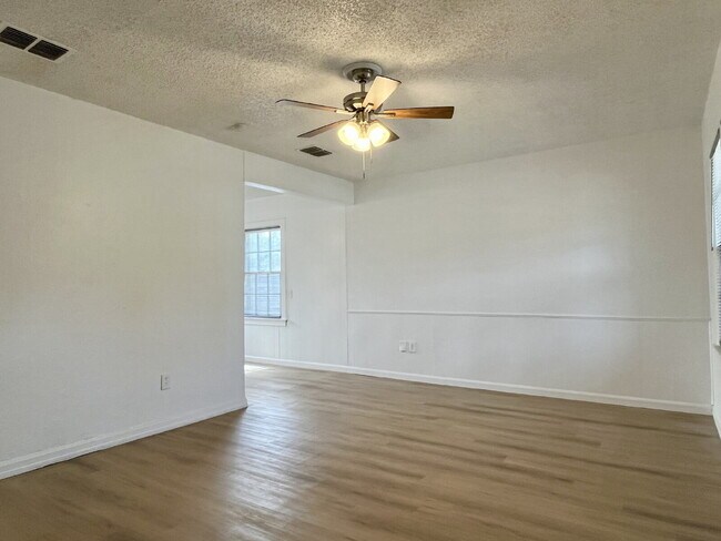 Building Photo - A Great Place to Call Home!