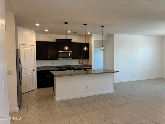 Building Photo - 19913 W Palo Verde Dr