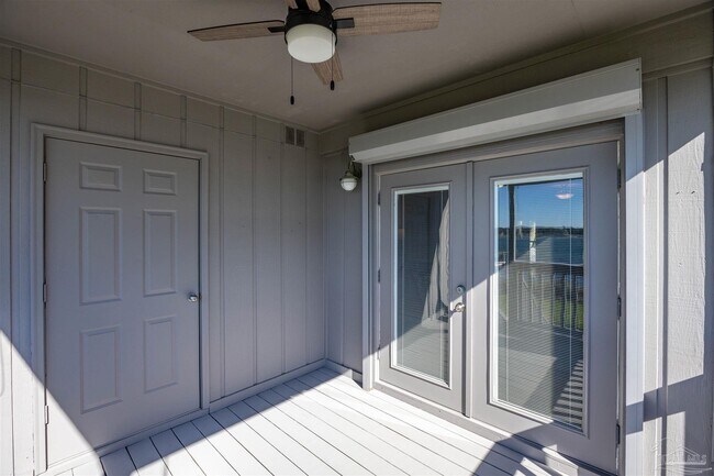 Building Photo - 14180 River Rd