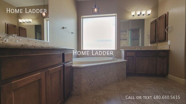 Building Photo - 1708 W Dusty Wren Dr