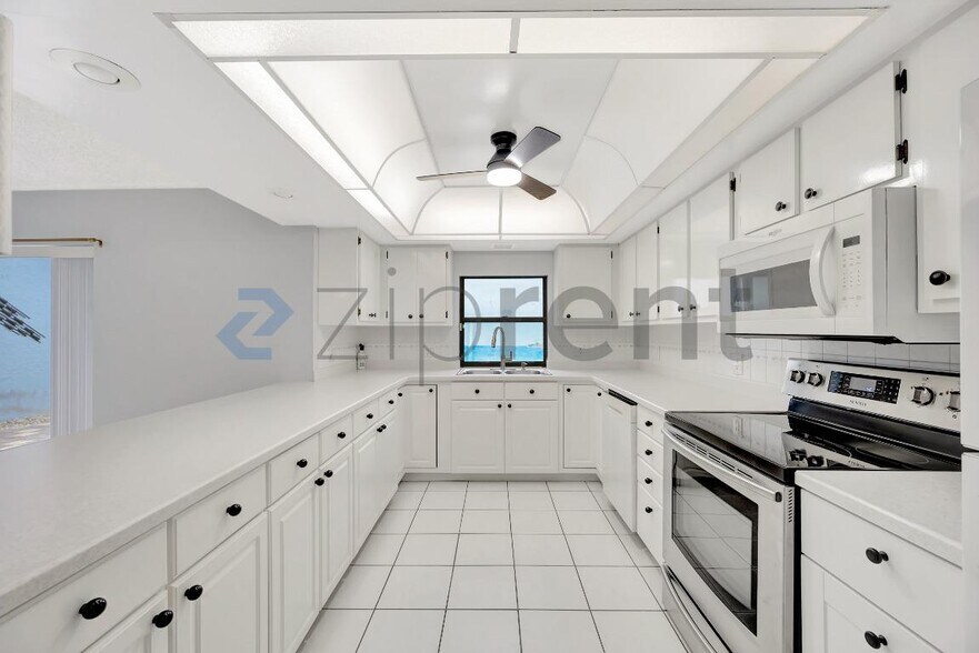 Building Photo - Unit 1420