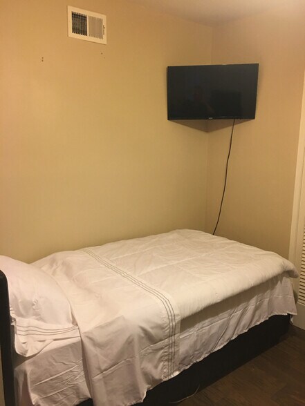 Building Photo - 22970 Crespi St