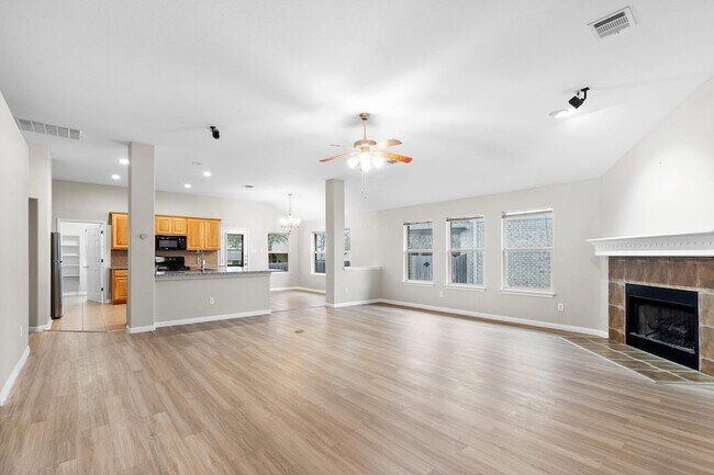 Building Photo - 2205 Speidel Dr