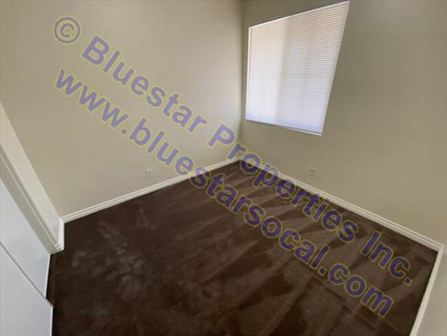 Building Photo - Just Listed !!  Single Story Home In Adela...