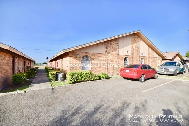 Building Photo - 300 E Upas Ave