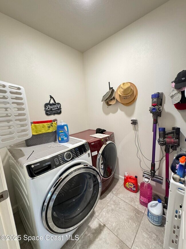 Building Photo - 4564 Magenta Isles Dr