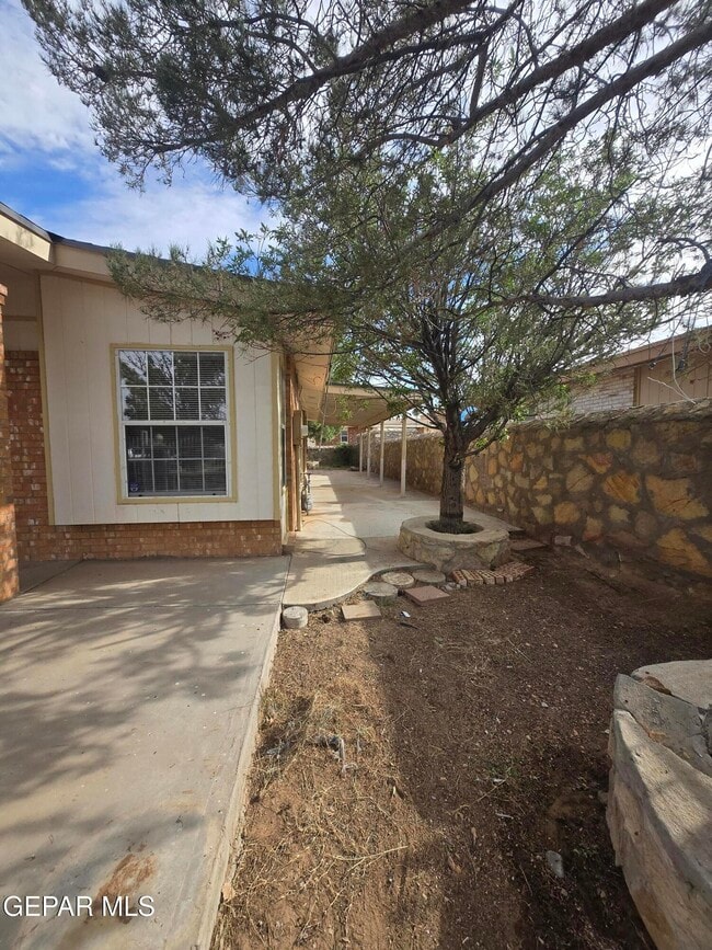 Building Photo - 6230 Arch Bridge Dr