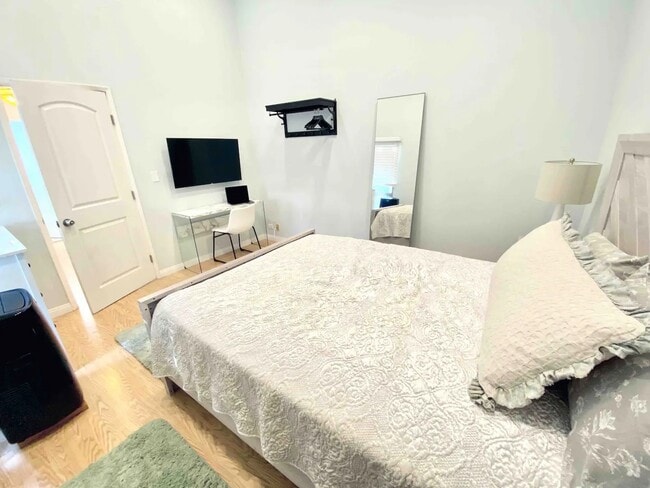 Building Photo - 1440 Veteran Ave