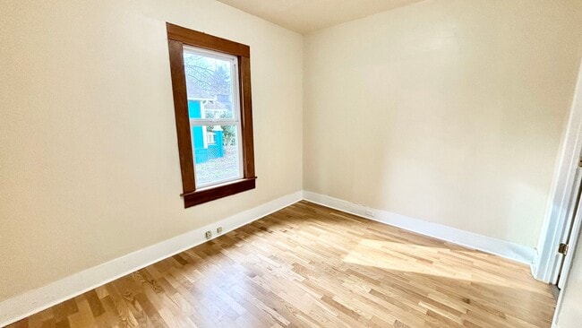 Building Photo - Character-Rich 1912 Home in North Portland – Spacious 2 Bed / 1 Bath