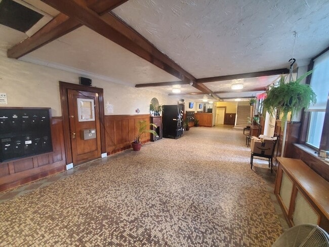 Building Photo - 415 County St