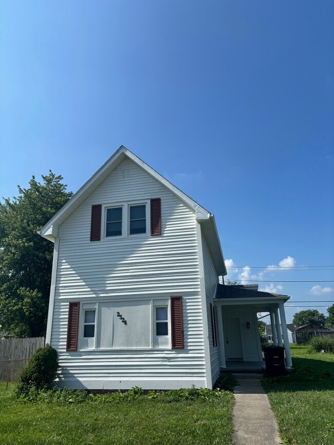 Primary Photo - 2524 S B St