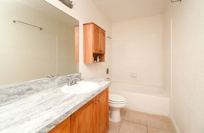 Building Photo - Gate Community! Must See!