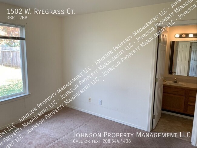 Building Photo - 1502 W Ryegrass Ct