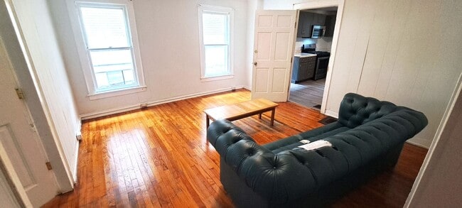 Building Photo - 112 Hudson St