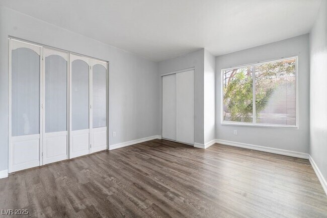 Building Photo - 1620 Desert Ridge Ave