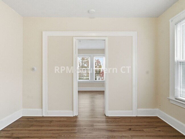 Building Photo - Court 48-2